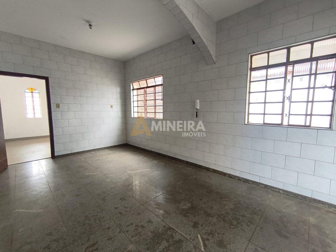 Casa com 3 Quartos, 2 banheiros à Venda, 360 m² por R$ 600.000  Belo Horizonte - 