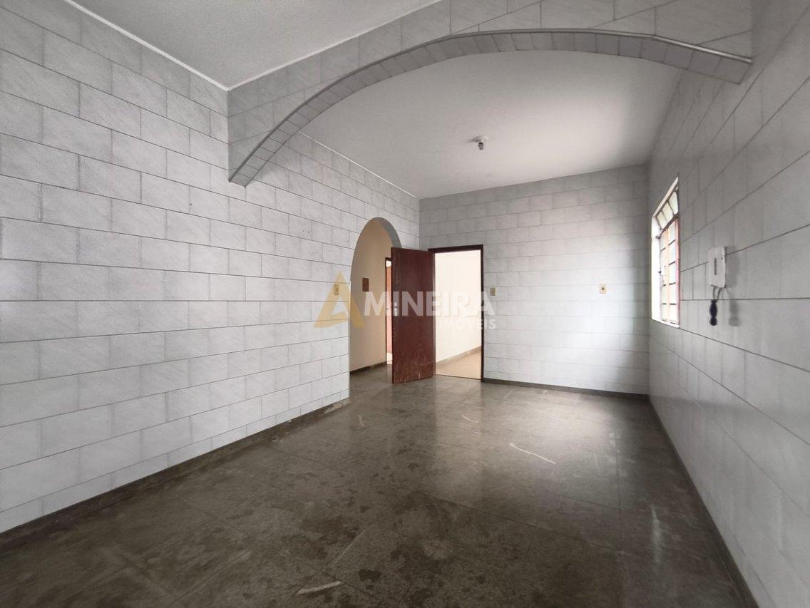 Casa com 3 Quartos, 2 banheiros à Venda, 360 m² por R$ 600.000  Belo Horizonte - 