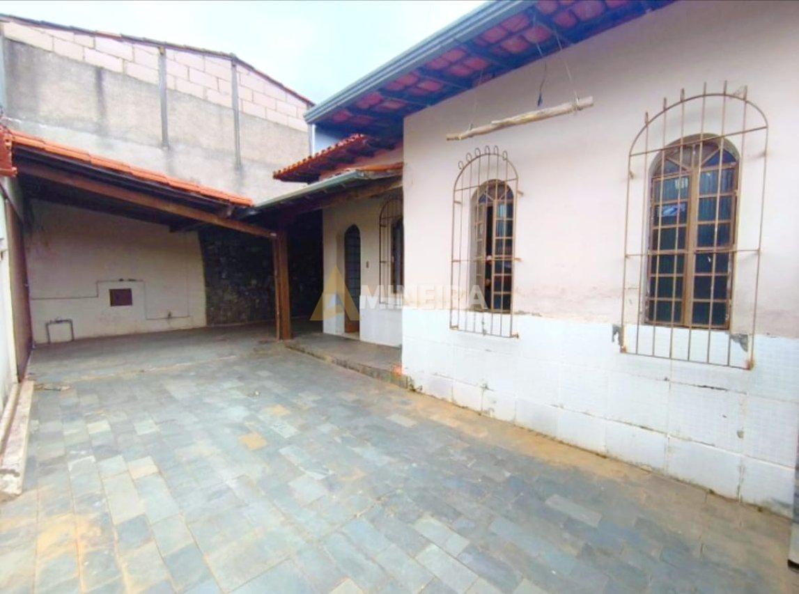 Casa com 3 Quartos, 2 banheiros à Venda, 360 m² por R$ 600.000  Belo Horizonte - 