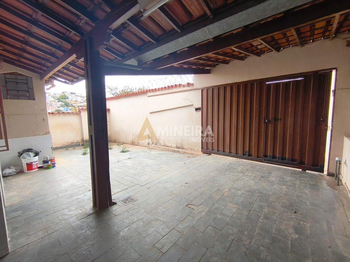 Casa com 3 Quartos, 2 banheiros à Venda, 360 m² por R$ 600.000  Belo Horizonte - 