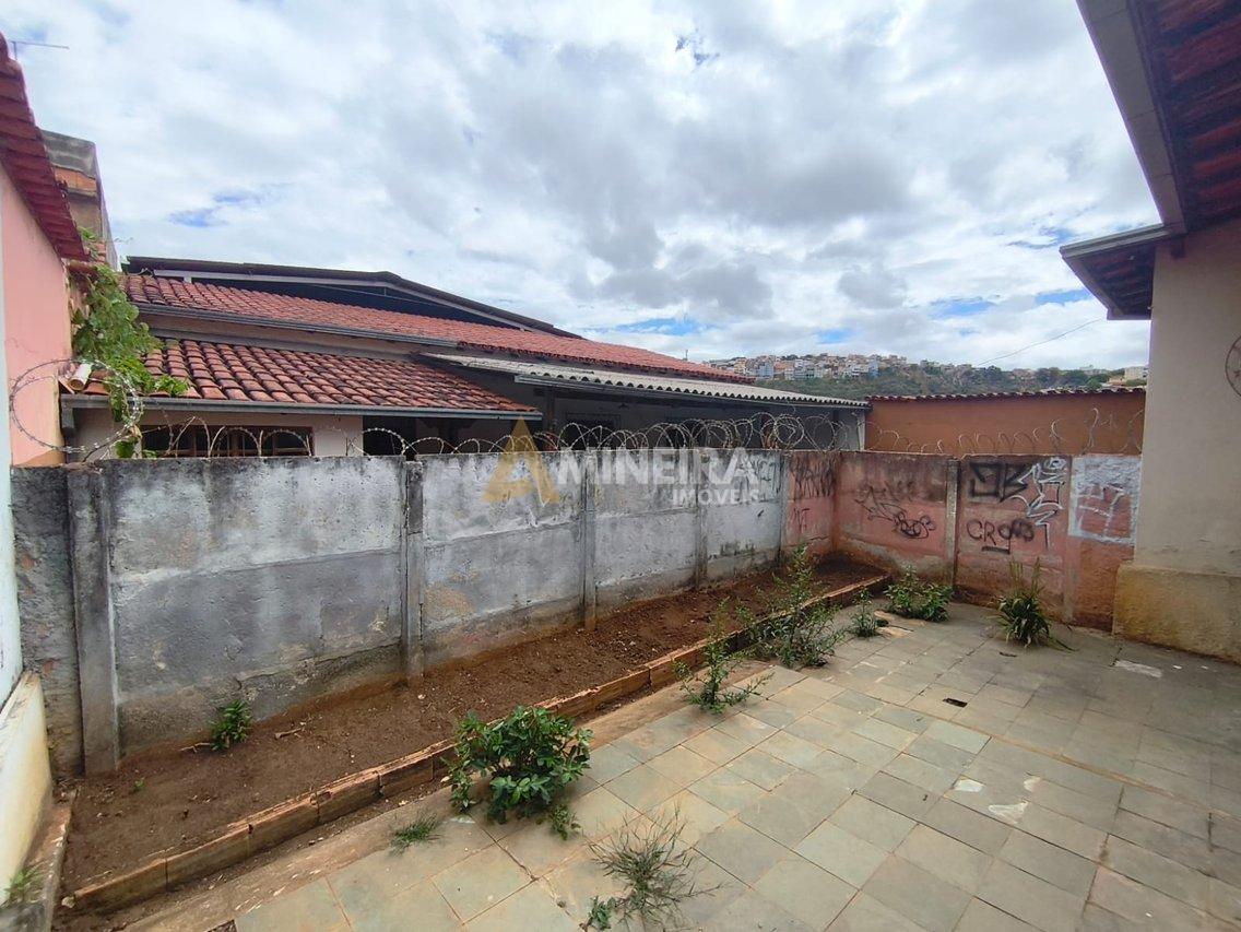 Casa com 3 Quartos, 2 banheiros à Venda, 360 m² por R$ 600.000  Belo Horizonte - 