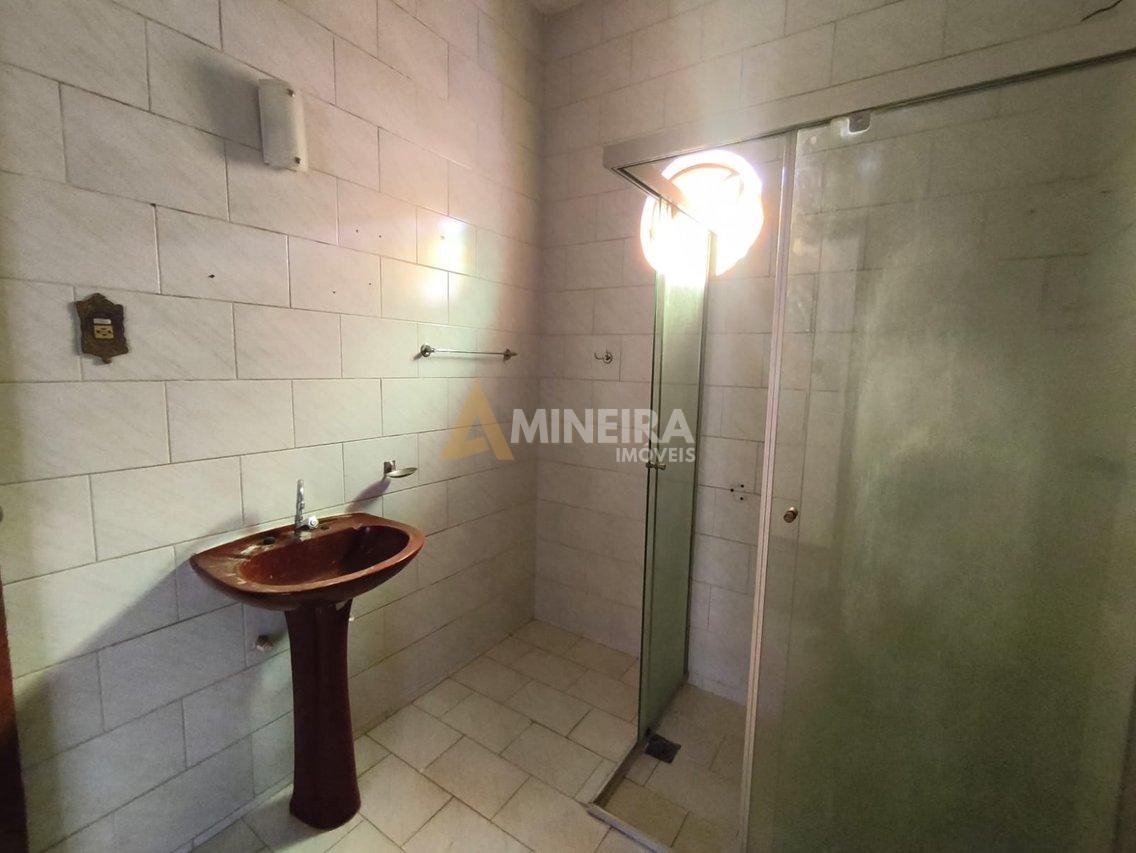 Casa com 3 Quartos, 2 banheiros à Venda, 360 m² por R$ 600.000  Belo Horizonte - 