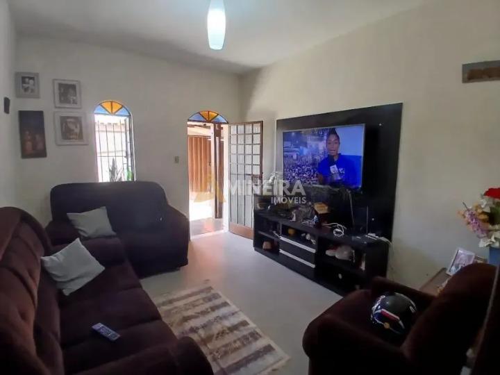 Casa com 3 Quartos, 2 banheiros à Venda, 360 m² por R$ 600.000  Belo Horizonte - 