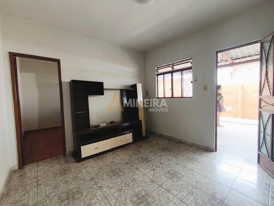 Casa com 3 Quartos, 2 banheiros à Venda, 360 m² por R$ 600.000  Belo Horizonte - 