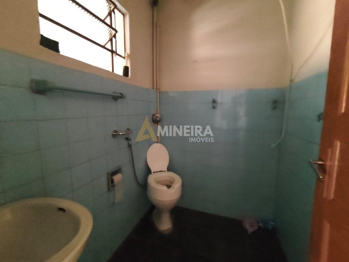 Casa com 3 Quartos, 2 banheiros à Venda, 360 m² por R$ 600.000  Belo Horizonte - 