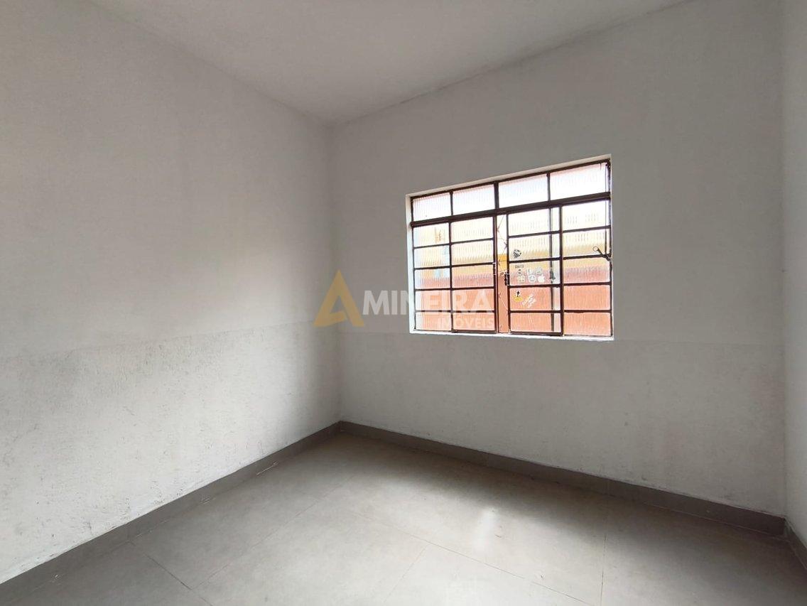 Casa com 3 Quartos, 2 banheiros à Venda, 360 m² por R$ 600.000  Belo Horizonte - 