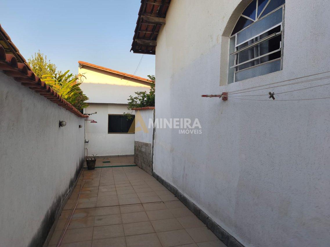 Casa com 4 Quartos, sendo 1 suites - 5 banheiros -528mt²- Bairro Palmeiras -R$1.300.000,00 Rua José Gualberto Belo Horizonte - 