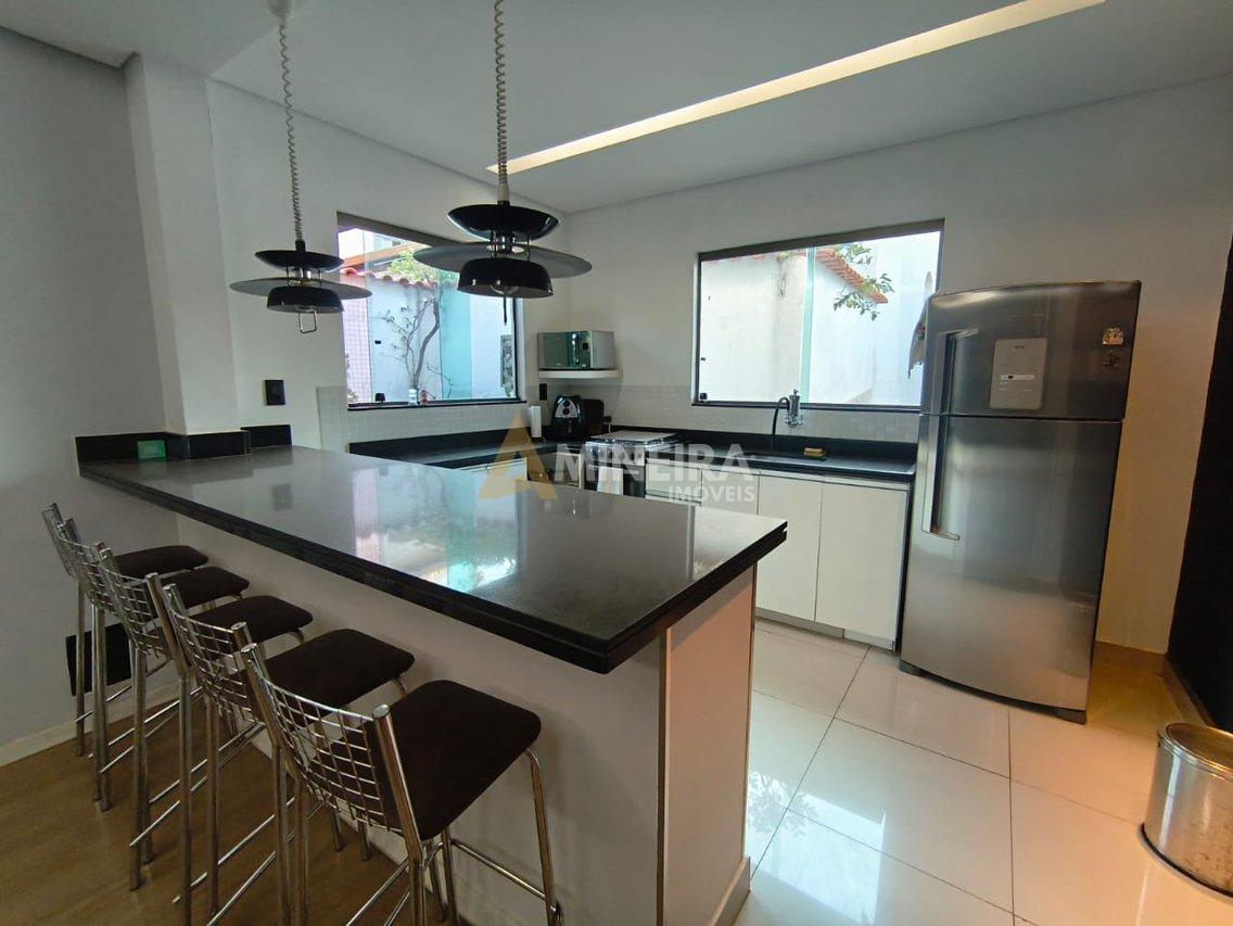 Casa com 4 Quartos, sendo 1 suites - 5 banheiros -528mt²- Bairro Palmeiras -R$1.300.000,00 Rua José Gualberto Belo Horizonte - 