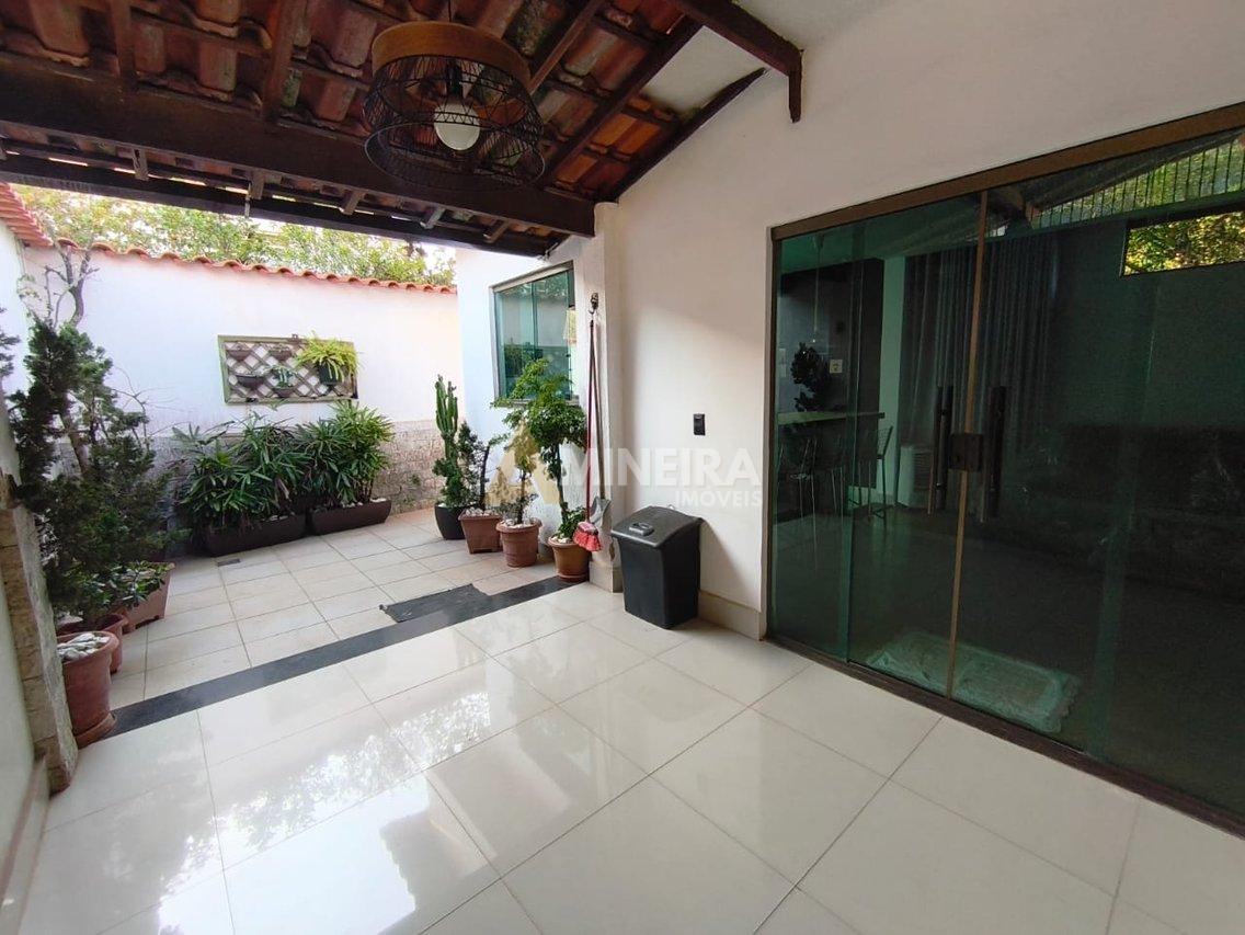 Casa com 4 Quartos, sendo 1 suites - 5 banheiros -528mt²- Bairro Palmeiras -R$1.300.000,00 Rua José Gualberto Belo Horizonte - 