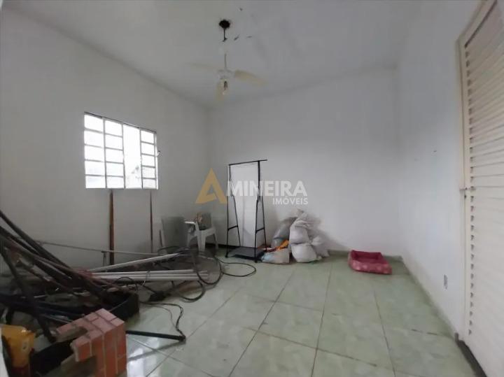 Casa com 3 quartos e 3 banheiros a venda, 200mt&sup2;, no Bairro Salgado Filho/BH Rua José de Araújo Fernandes Belo Horizonte - 