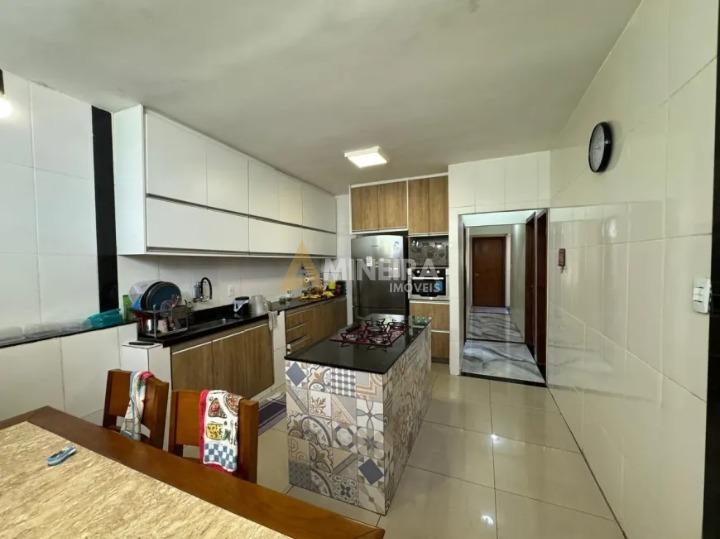 Casa com 3 quartos e 3 banheiros a venda, 200mt&sup2;, no Bairro Salgado Filho/BH Rua José de Araújo Fernandes Belo Horizonte - 