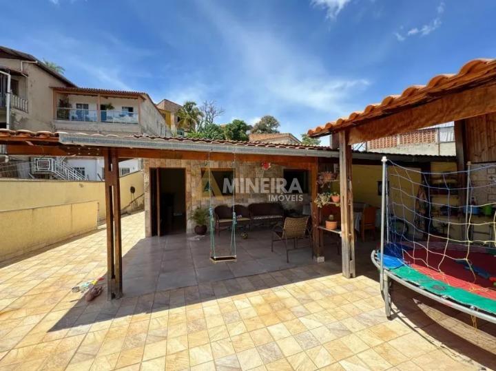 Casa com 3 quartos e 3 banheiros a venda, 200mt&sup2;, no Bairro Salgado Filho/BH Rua José de Araújo Fernandes Belo Horizonte - 