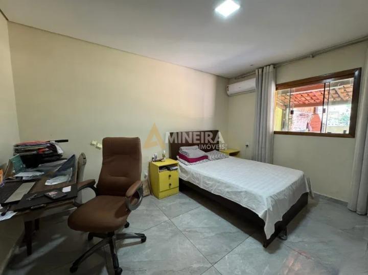 Casa com 3 quartos e 3 banheiros a venda, 200mt&sup2;, no Bairro Salgado Filho/BH Rua José de Araújo Fernandes Belo Horizonte - 