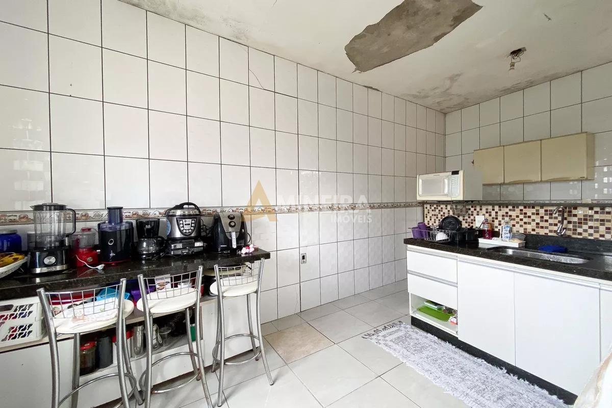 Casa a Venda 2 quartos, 100m&sup2;,  2 vagas de garagem, Bairro Hava&iacute;/BH Rua José Cambraia do Nascimento Belo Horizonte - 