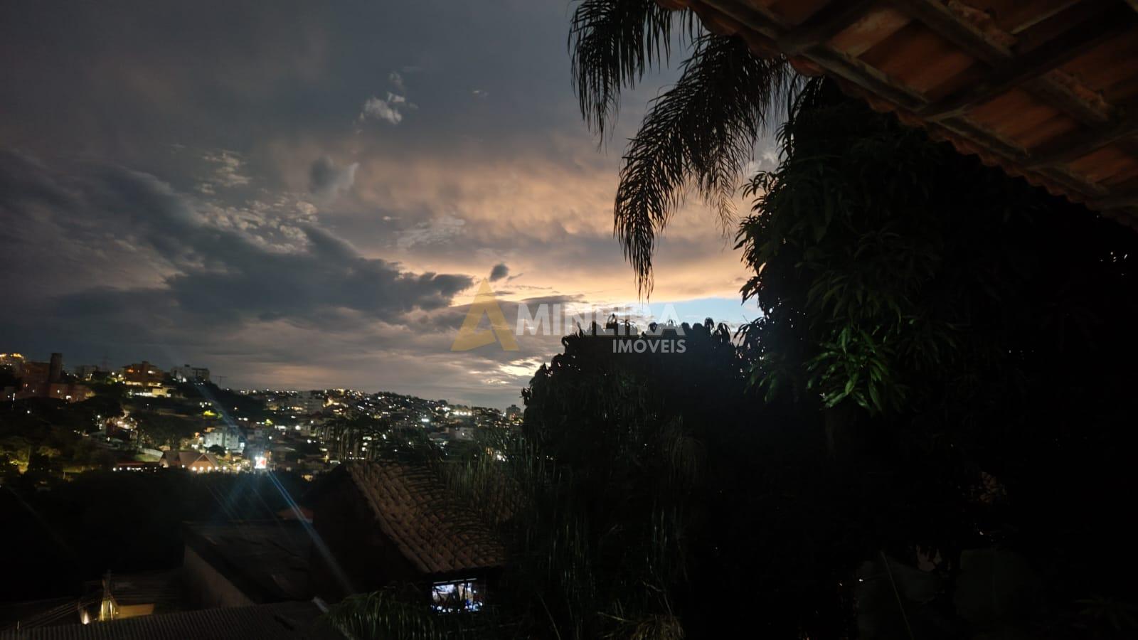 Casa a Venda 2 Quartos e 1 semi suite, 1 banheiro, 232 m&sup2;, Bairro Hava&iacute;/BH Rua Jamil Farah Belo Horizonte - 