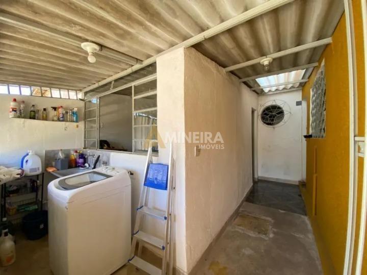 Casa a venda com 3 quartos 1 banheiros, 261m&sup2; Bairro Salgado Filho/BH Rua Camanducaia Belo Horizonte - 
