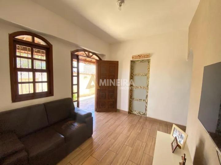 Casa a venda com 3 quartos 1 banheiros, 261m&sup2; Bairro Salgado Filho/BH Rua Camanducaia Belo Horizonte - 