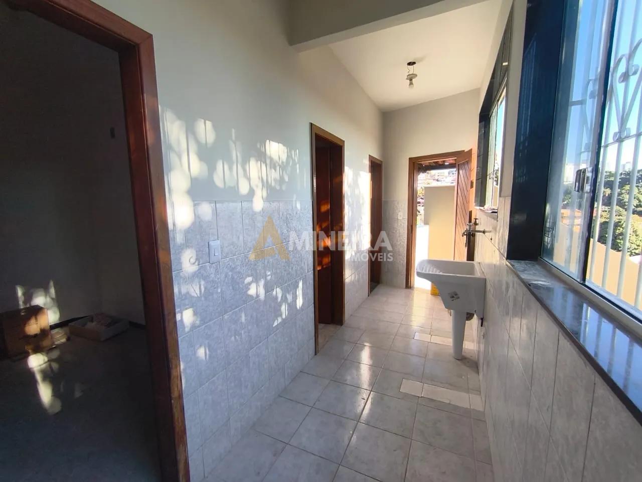 Casa para alugar 4 quartos, sendo 1 su&iacute;te e 2 semi-su&iacute;tes - 300mt&sup2;- Bairro Dom Bosco/BH Rua Acaiaca Belo Horizonte - 