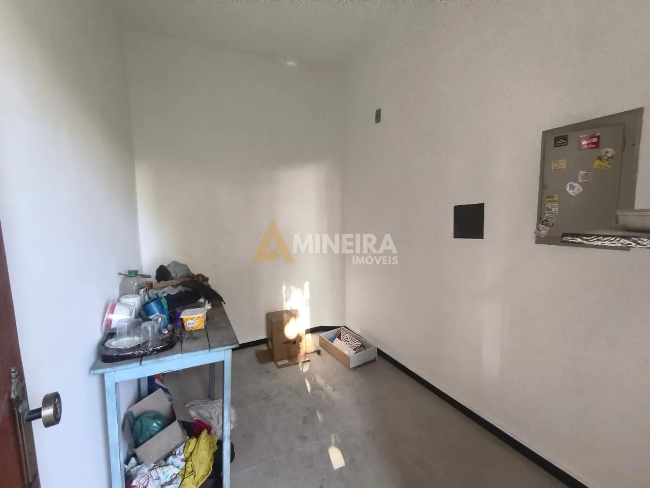 Casa para alugar 4 quartos, sendo 1 su&iacute;te e 2 semi-su&iacute;tes - 300mt&sup2;- Bairro Dom Bosco/BH Rua Acaiaca Belo Horizonte - 