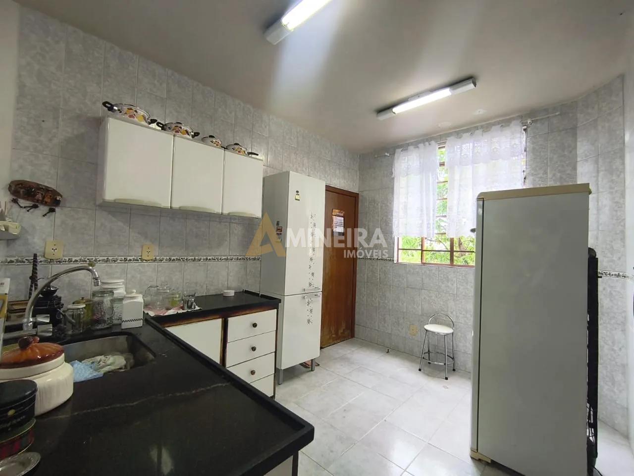Casa para alugar 4 quartos, sendo 1 su&iacute;te e 2 semi-su&iacute;tes - 300mt&sup2;- Bairro Dom Bosco/BH Rua Acaiaca Belo Horizonte - 