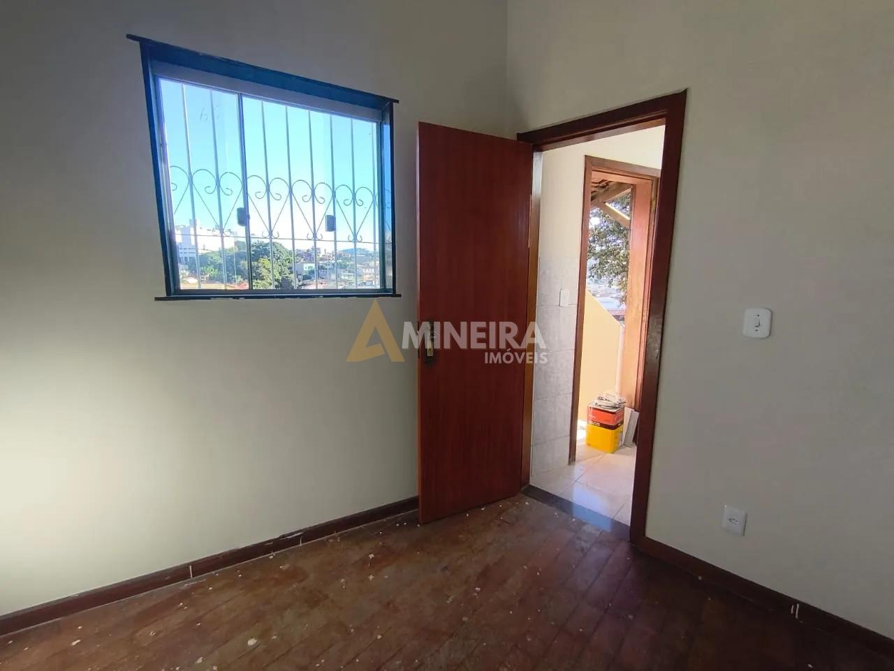 Casa para alugar 4 quartos, sendo 1 su&iacute;te e 2 semi-su&iacute;tes - 300mt&sup2;- Bairro Dom Bosco/BH Rua Acaiaca Belo Horizonte - 