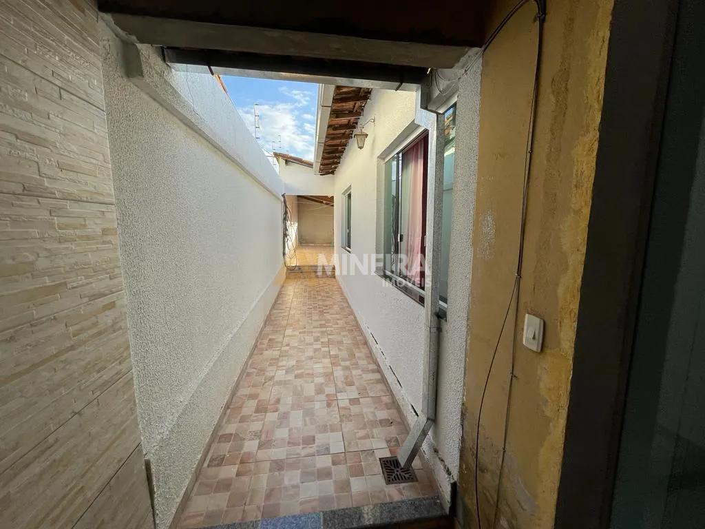 Casa para alugar 3 quartos, sendo 2 su&iacute;tes - 240mt&sup2;- Bairro Bet&acirc;nia/BH Rua Brás Píres Belo Horizonte - 