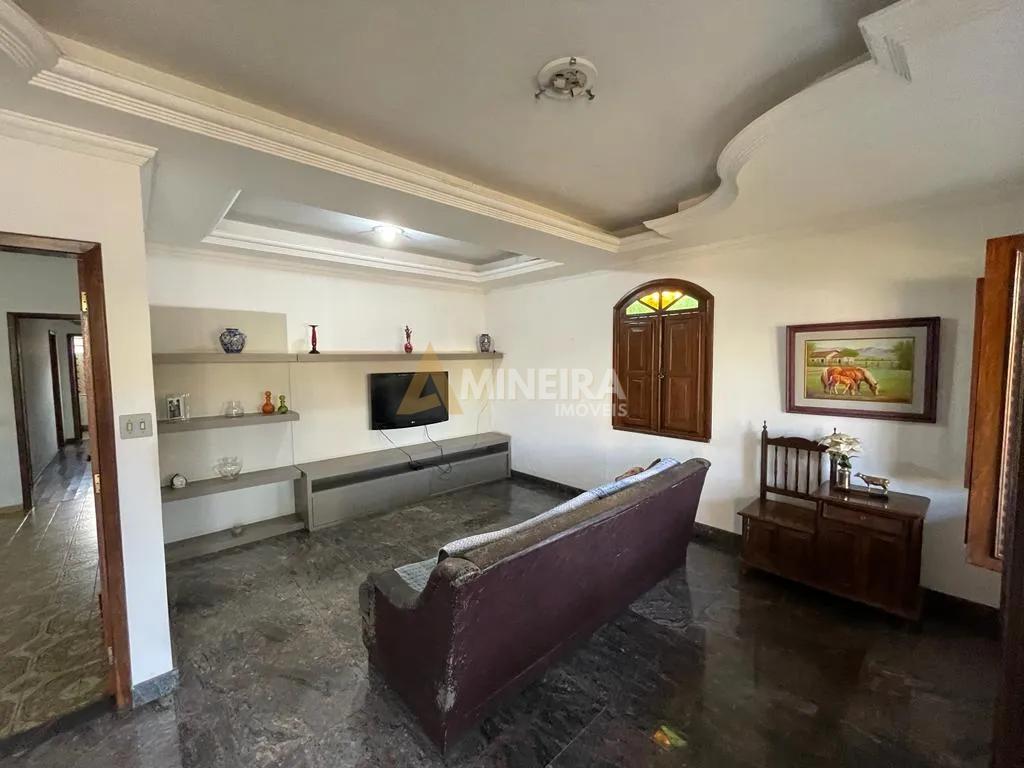 Casa para alugar 3 quartos, sendo 2 su&iacute;tes - 240mt&sup2;- Bairro Bet&acirc;nia/BH Rua Brás Píres Belo Horizonte - 