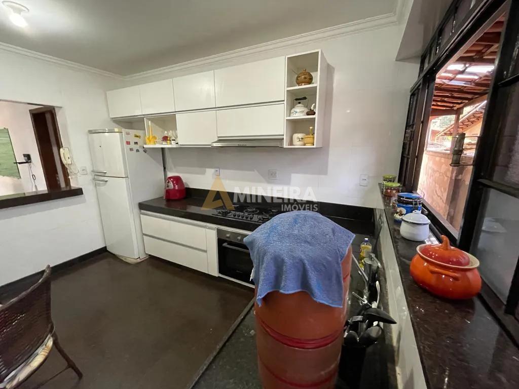 Casa para alugar 3 quartos, sendo 2 su&iacute;tes - 240mt&sup2;- Bairro Bet&acirc;nia/BH Rua Brás Píres Belo Horizonte - 