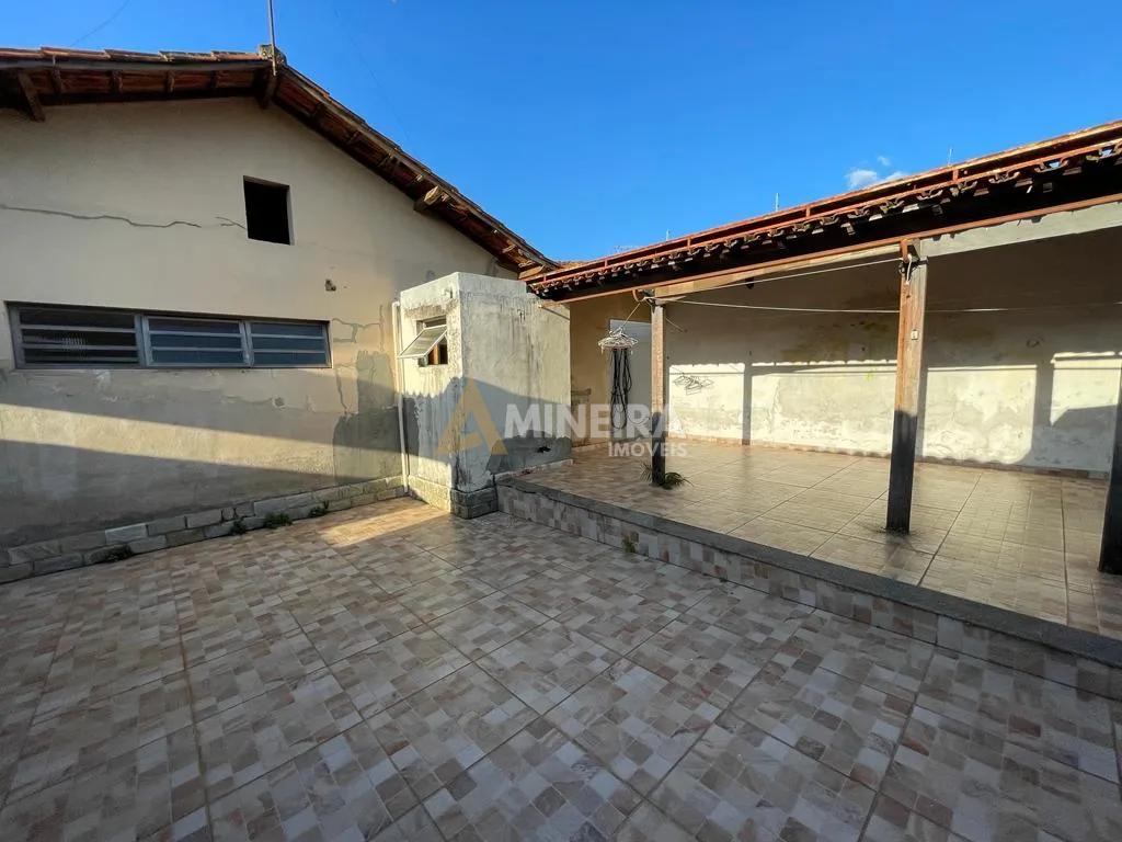Casa para alugar 3 quartos, sendo 2 su&iacute;tes - 240mt&sup2;- Bairro Bet&acirc;nia/BH Rua Brás Píres Belo Horizonte - 