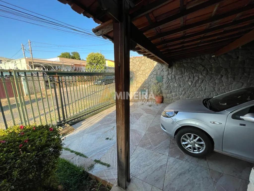 Casa para alugar 3 quartos, sendo 2 su&iacute;tes - 240mt&sup2;- Bairro Bet&acirc;nia/BH Rua Brás Píres Belo Horizonte - 