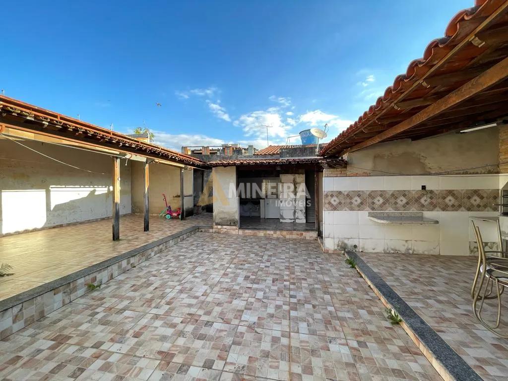 Casa para alugar 3 quartos, sendo 2 su&iacute;tes - 240mt&sup2;- Bairro Bet&acirc;nia/BH Rua Brás Píres Belo Horizonte - 