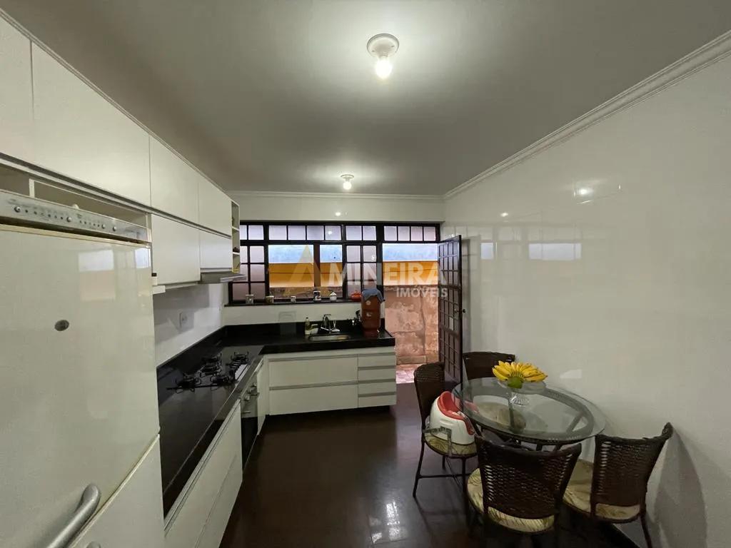 Casa para alugar 3 quartos, sendo 2 su&iacute;tes - 240mt&sup2;- Bairro Bet&acirc;nia/BH Rua Brás Píres Belo Horizonte - 