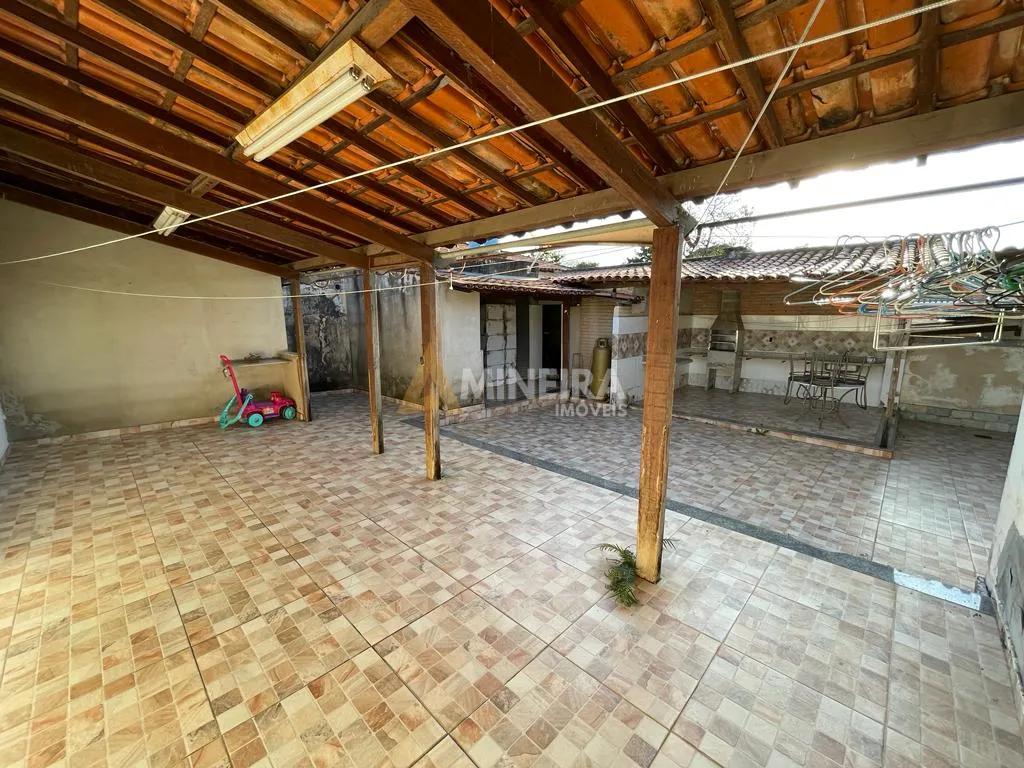 Casa para alugar 3 quartos, sendo 2 su&iacute;tes - 240mt&sup2;- Bairro Bet&acirc;nia/BH Rua Brás Píres Belo Horizonte - 