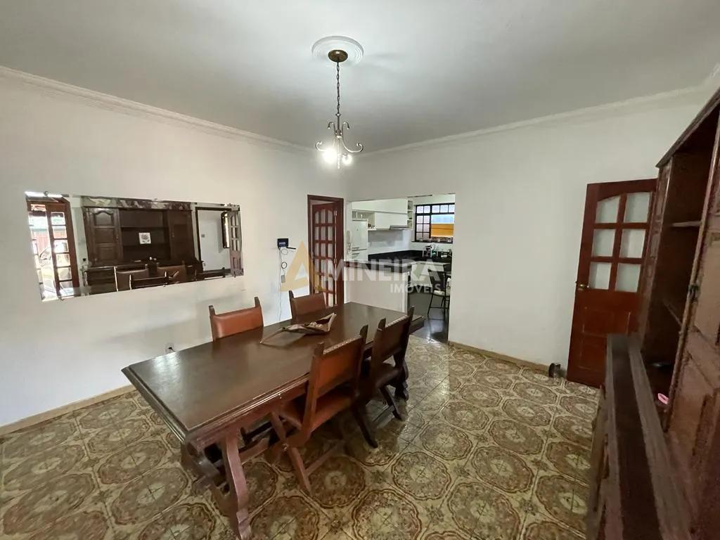 Casa para alugar 3 quartos, sendo 2 su&iacute;tes - 240mt&sup2;- Bairro Bet&acirc;nia/BH Rua Brás Píres Belo Horizonte - 