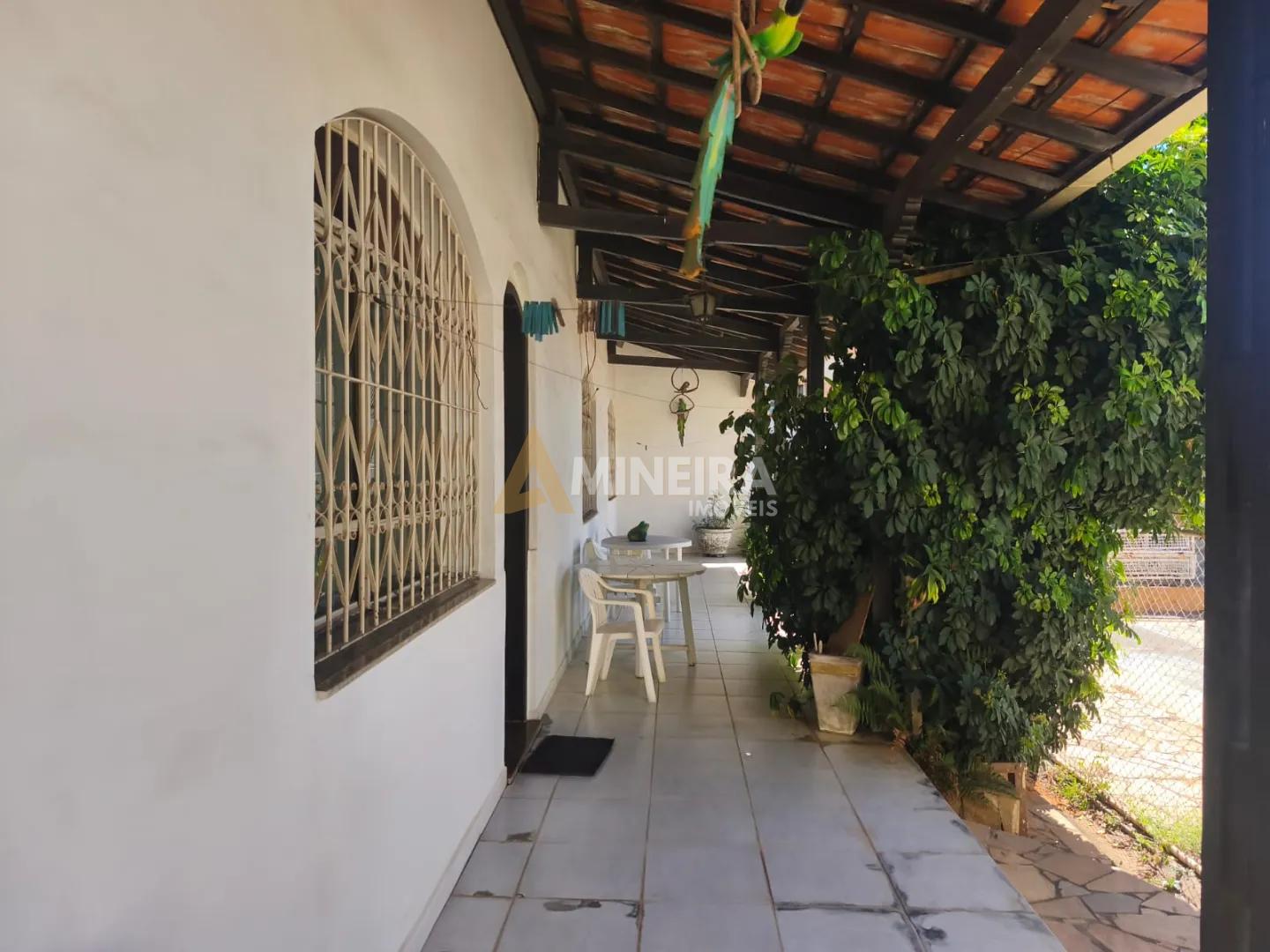 Casa a venda 3 quartos, 1 su&iacute;te, piscina e quadra-Novo Eldorado/BH Rua Jeupira Contagem - 