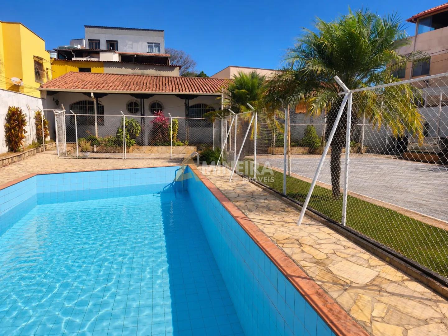 Casa a venda 3 quartos, 1 su&iacute;te, piscina e quadra-Novo Eldorado/BH Rua Jeupira Contagem - 