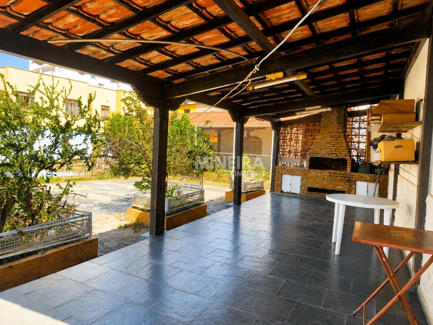 Casa a venda 3 quartos, 1 su&iacute;te, piscina e quadra-Novo Eldorado/BH Rua Jeupira Contagem - 