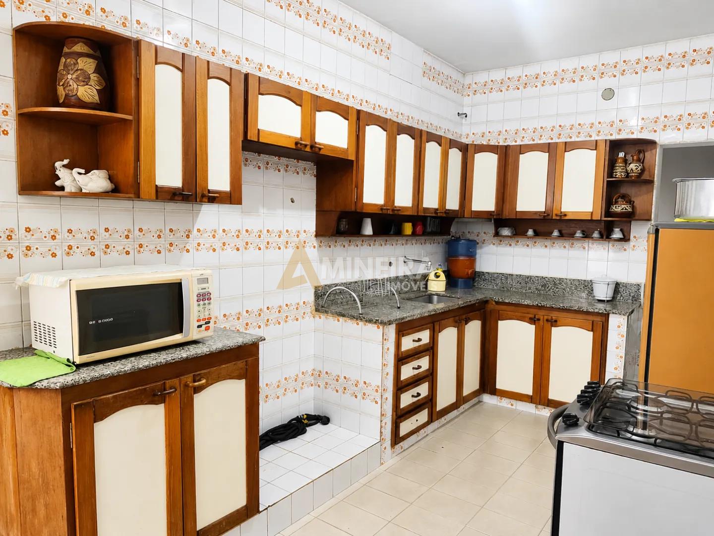 Casa a venda 3 quartos, 1 su&iacute;te, piscina e quadra-Novo Eldorado/BH Rua Jeupira Contagem - 