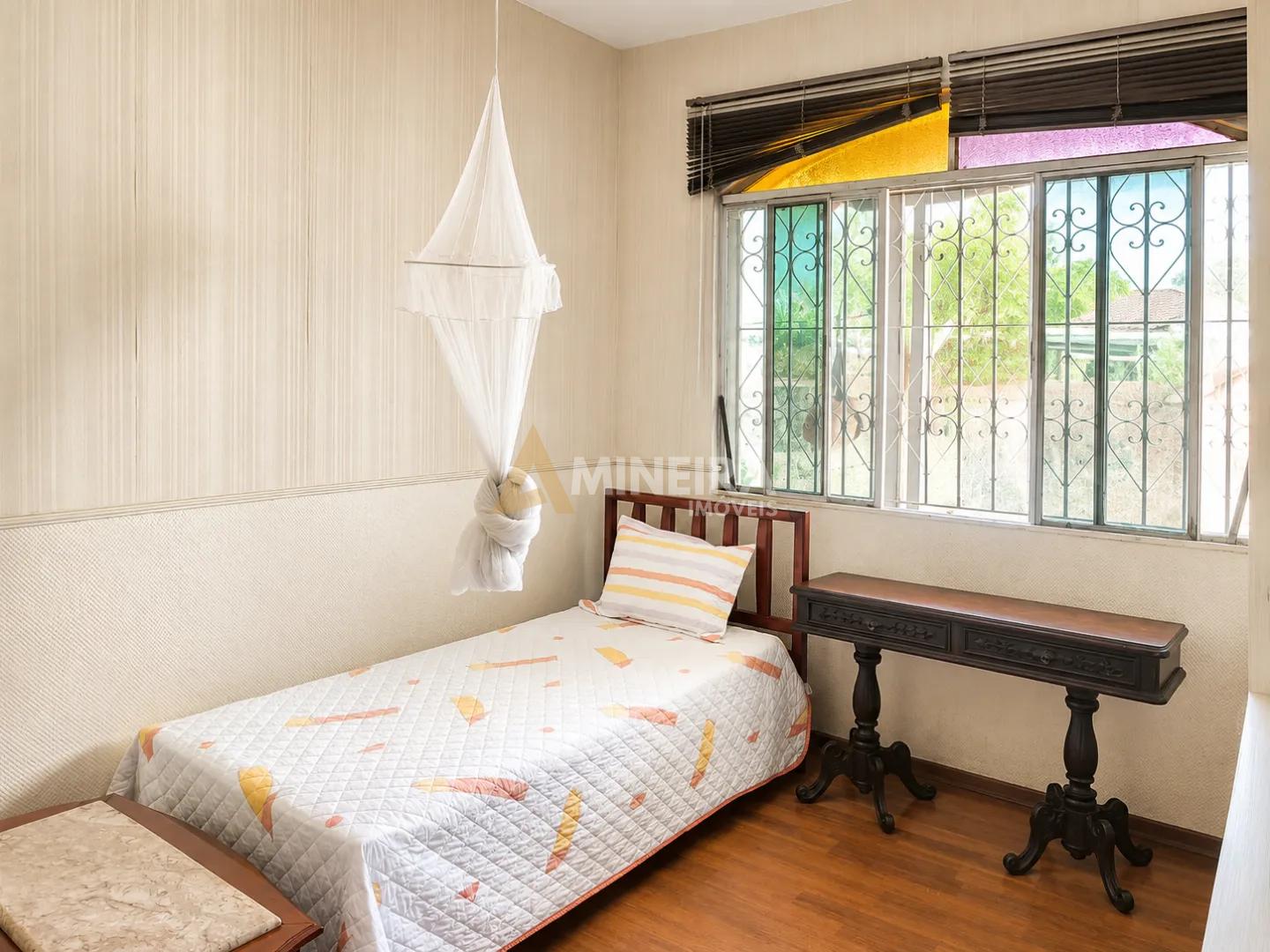Casa a venda 3 quartos, 1 su&iacute;te, piscina e quadra-Novo Eldorado/BH Rua Jeupira Contagem - 