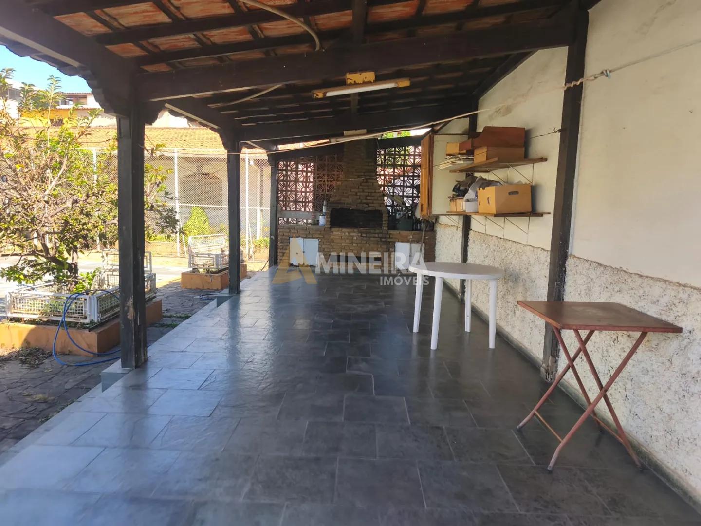 Casa a venda 3 quartos, 1 su&iacute;te, piscina e quadra-Novo Eldorado/BH Rua Jeupira Contagem - 