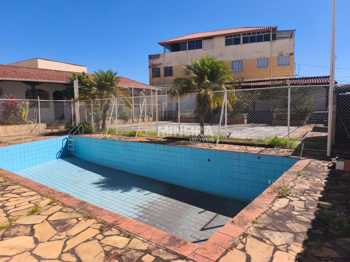 Casa a venda 3 quartos, 1 su&iacute;te, piscina e quadra-Novo Eldorado/BH Rua Jeupira Contagem - 