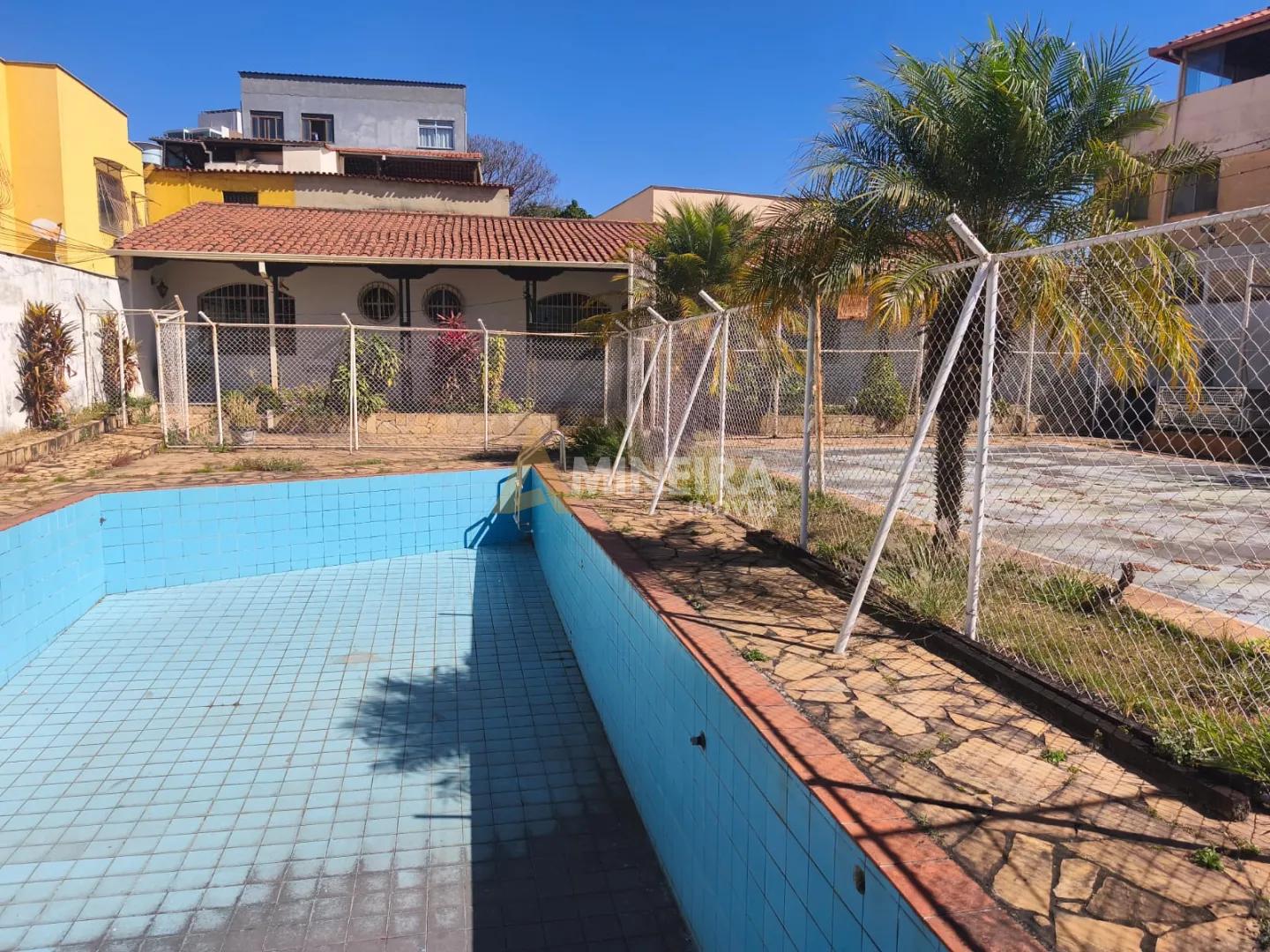 Casa a venda 3 quartos, 1 su&iacute;te, piscina e quadra-Novo Eldorado/BH Rua Jeupira Contagem - 