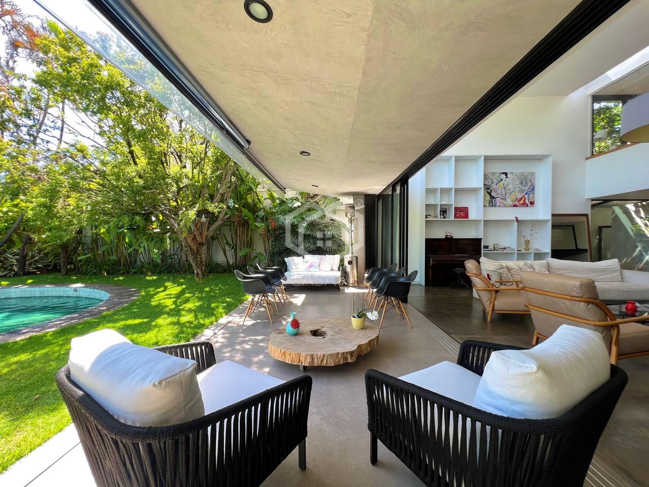 Casa linda no Alpha 2 - Reformada, &agrave; venda no cora&ccedil;&atilde;o de Alphaville Alameda Colômbia Barueri - 