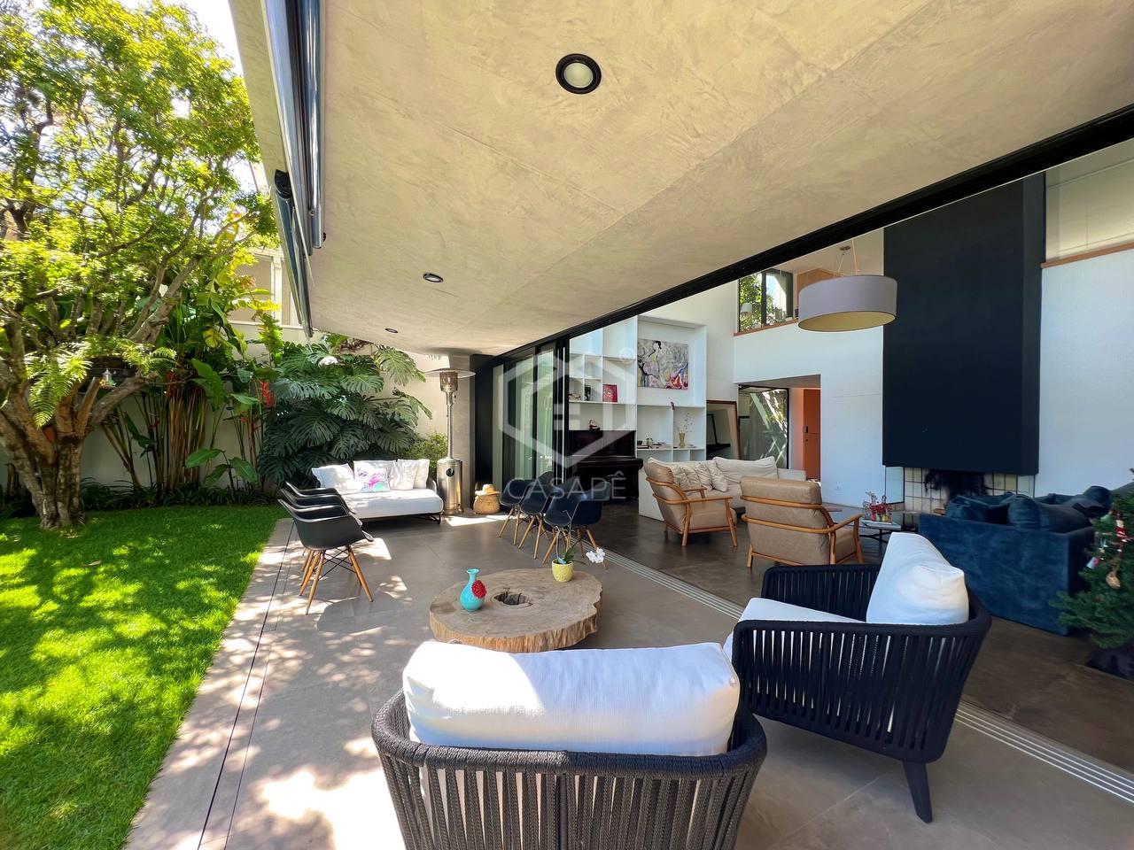 Casa linda no Alpha 2 - Reformada, &agrave; venda no cora&ccedil;&atilde;o de Alphaville Alameda Colômbia Barueri - 