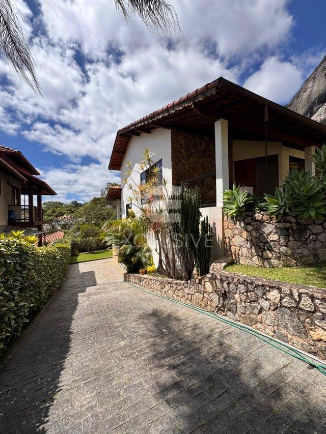 Casa com 3 dormitórios à venda, 207 m² por R$ 1.160.000- Vale dos Pinheiros- Nova Friburgo  Nova Friburgo - 