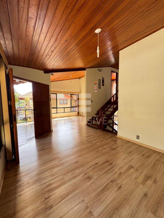 Casa com 3 dormitórios à venda, 207 m² por R$ 1.160.000- Vale dos Pinheiros- Nova Friburgo  Nova Friburgo - 