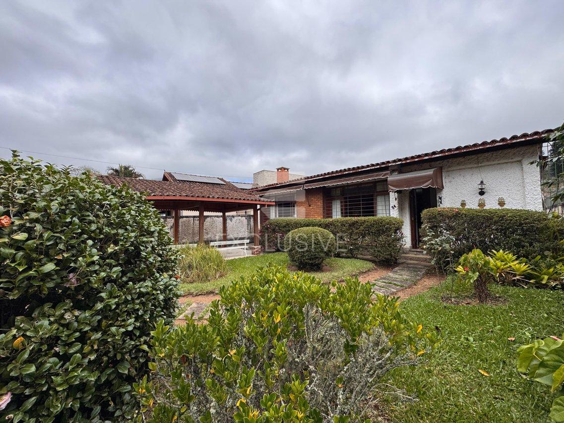 Casa com 3 dormitórios à venda, 258,40 m² por R$ 1.200.000 - Cônego - Nova Friburgo/RJ - Nova Friburgo - 