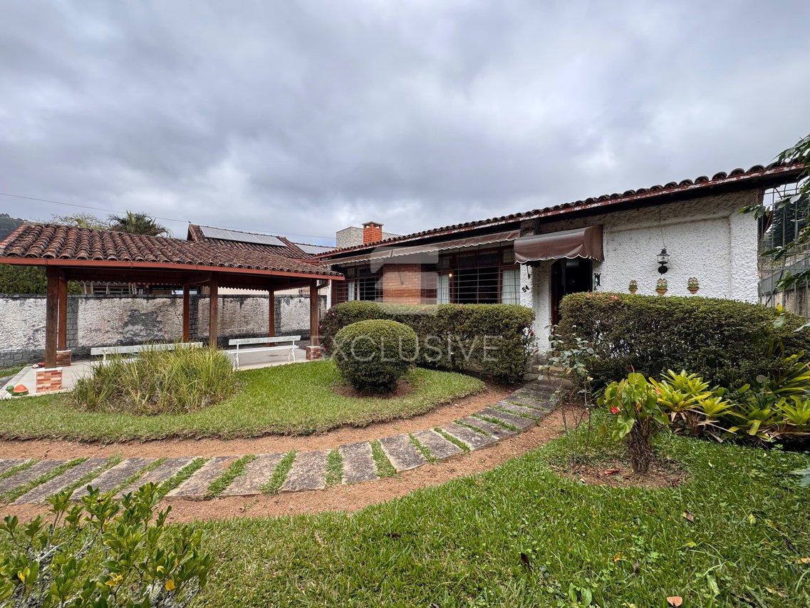 Casa com 3 dormitórios à venda, 258,40 m² por R$ 1.200.000 - Cônego - Nova Friburgo/RJ - Nova Friburgo - 