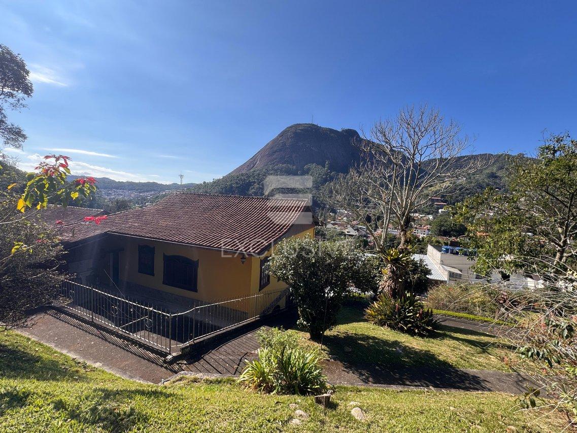 Casa com 4 dormitórios à venda, 445,8 m² por R$ 1.300.000, - Cônego - Nova Friburgo/RJ - Nova Friburgo - 