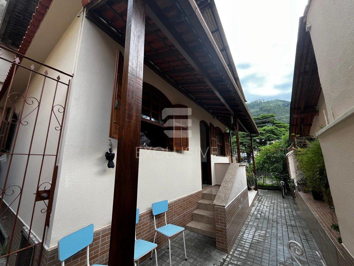 EXCELENTE CASA DE VILA 4 QUARTOS - CENTRO DE NOVA FRIBURGO - R$ 498.000,00 - Nova Friburgo - 